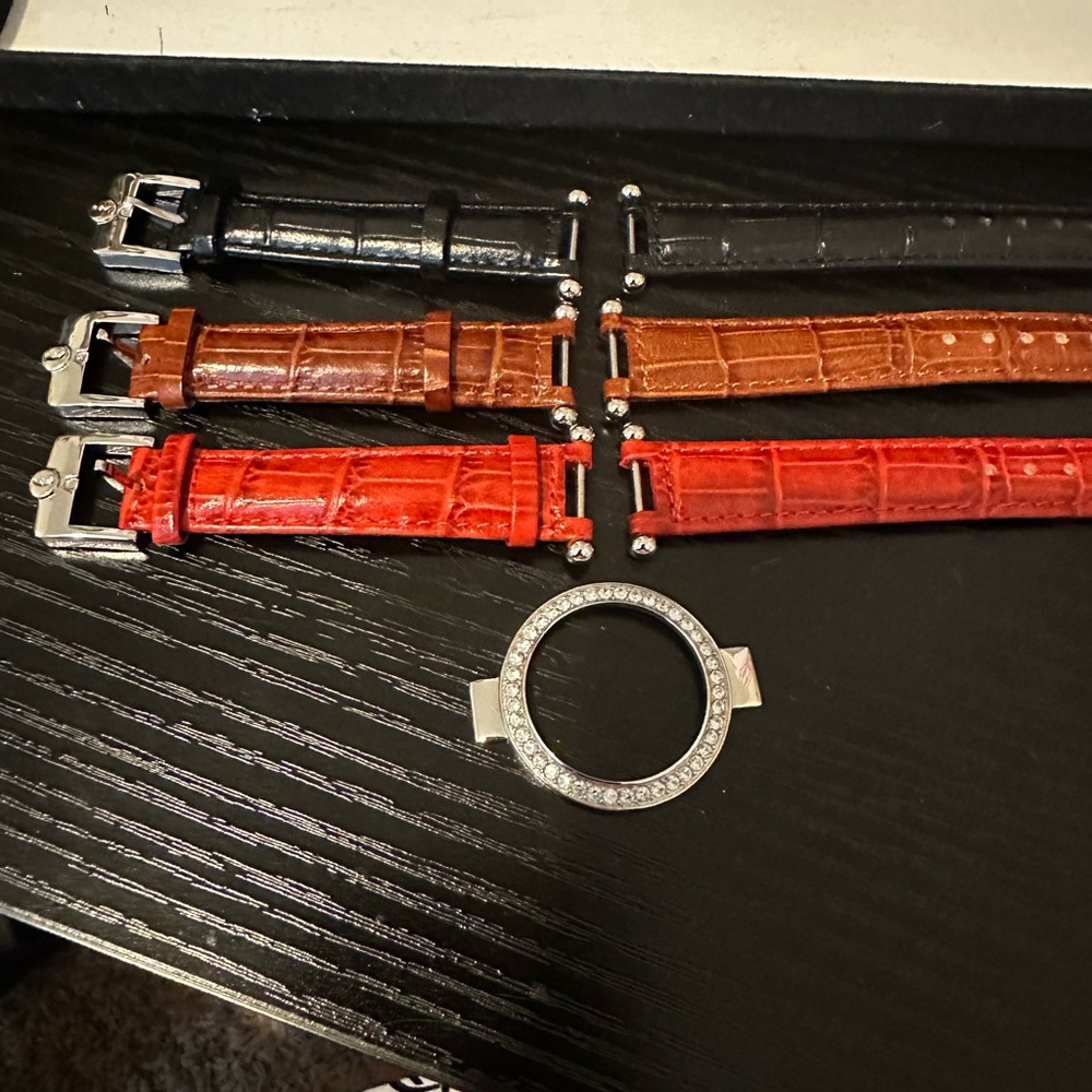 Ecclisi Stylish Crocodile Leather Watch Straps - Black, Brown, Red